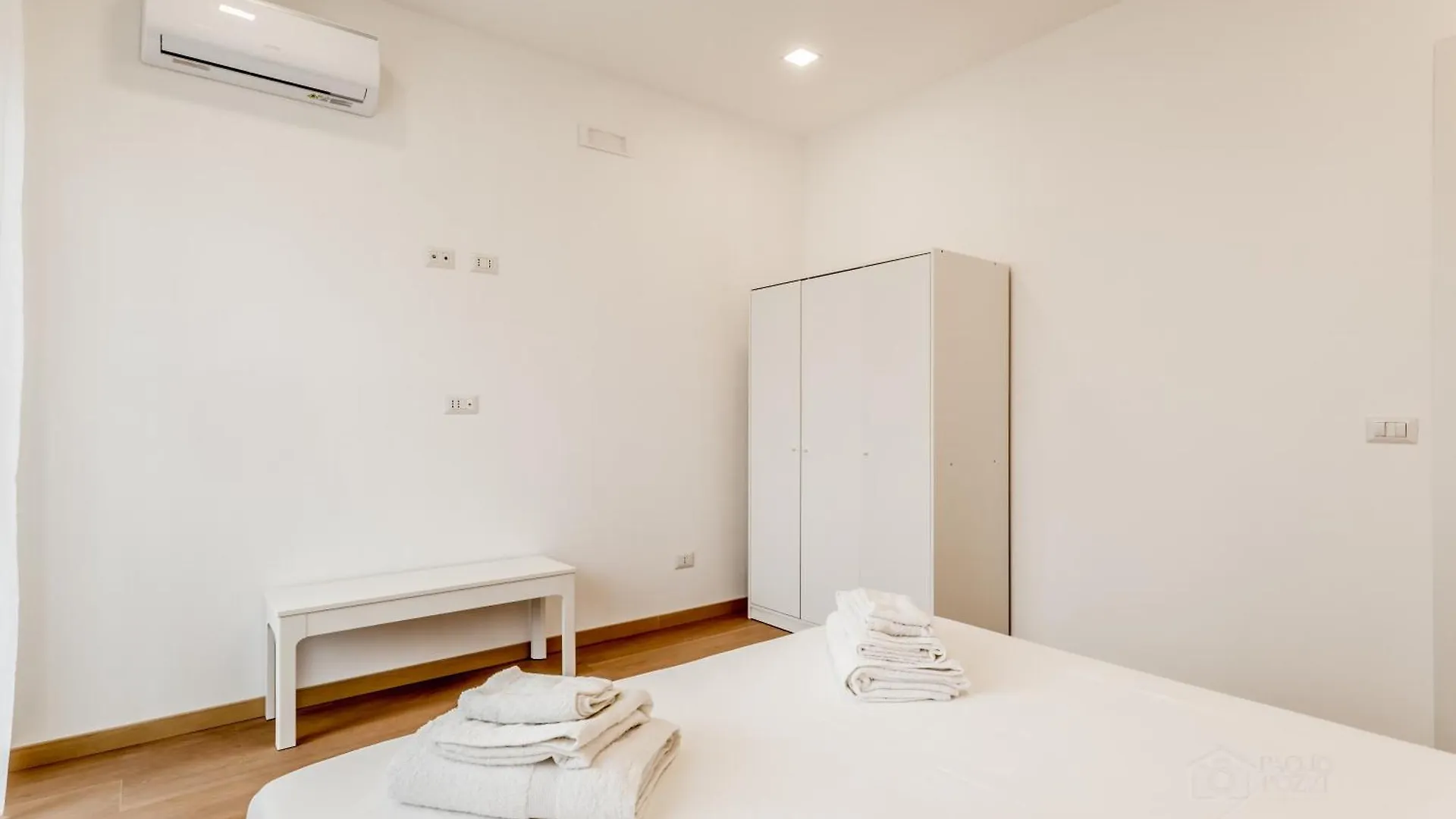 Lodi'S Temple Roma Apartment Italy