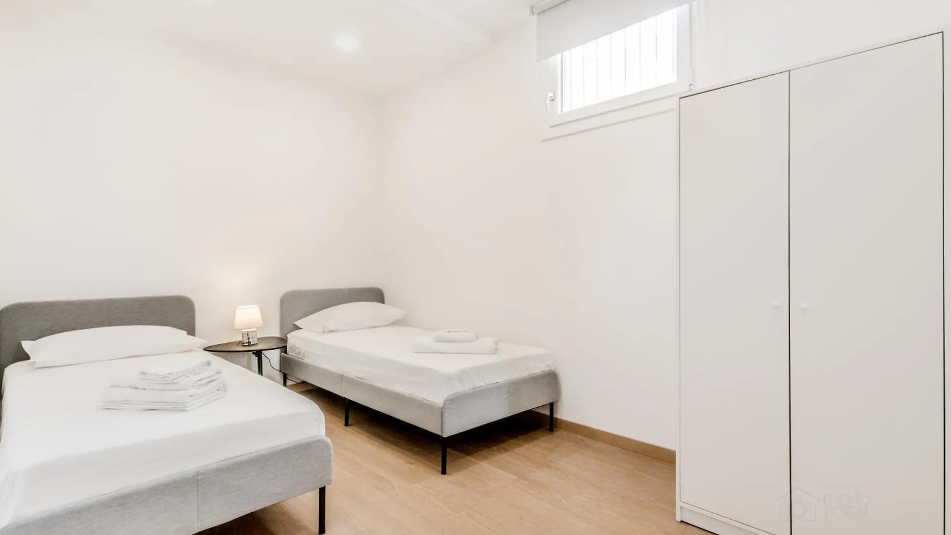 Lodi'S Temple Roma Apartment Italy