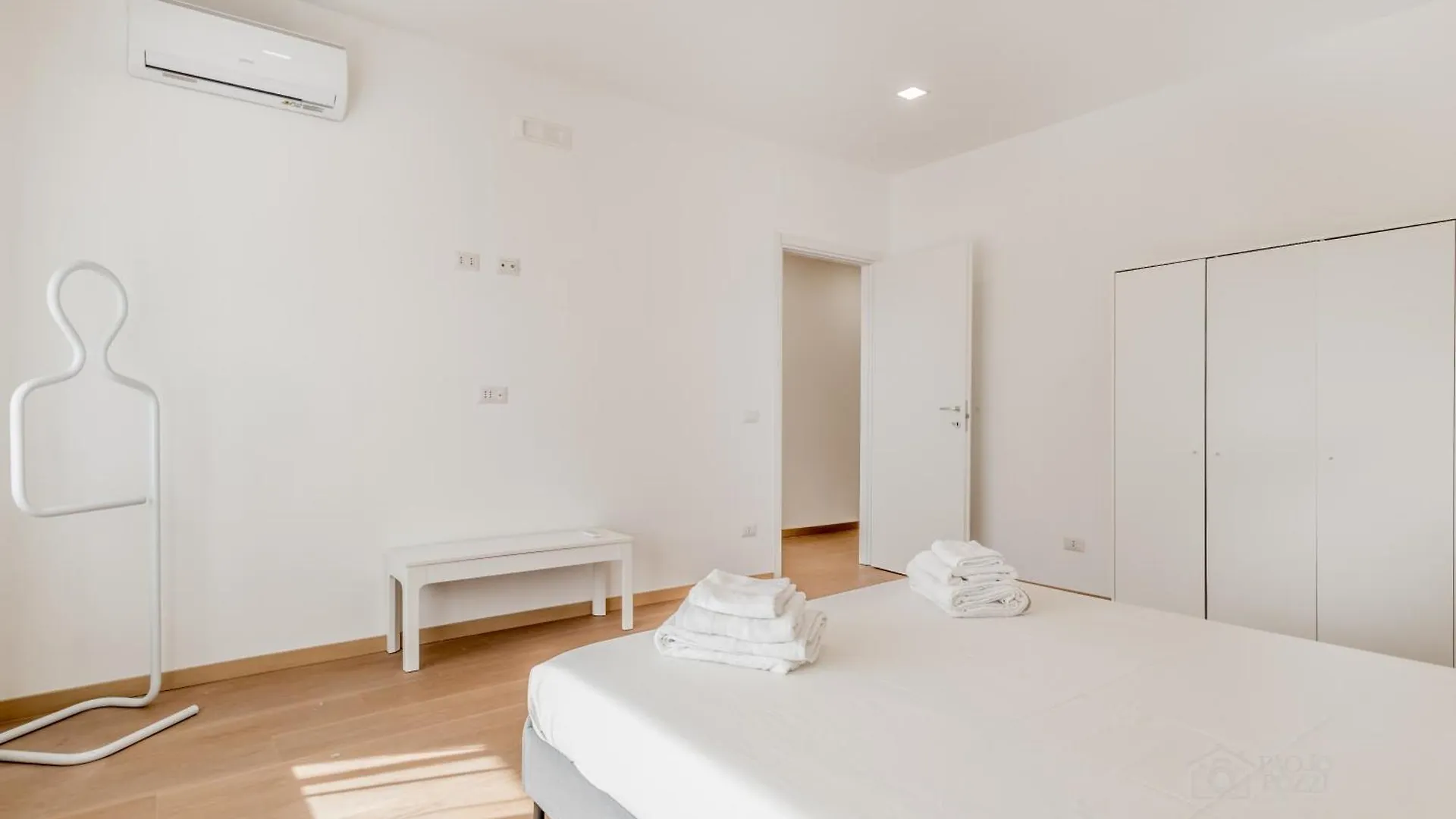 Lodi'S Temple Roma Apartment Italy