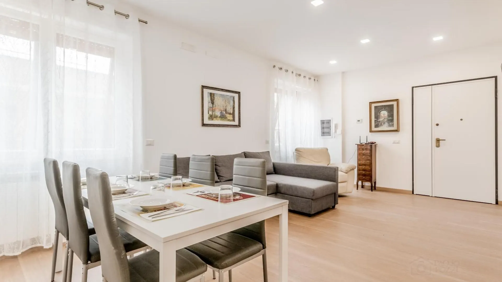 Lodi'S Temple Roma Apartment Italy
